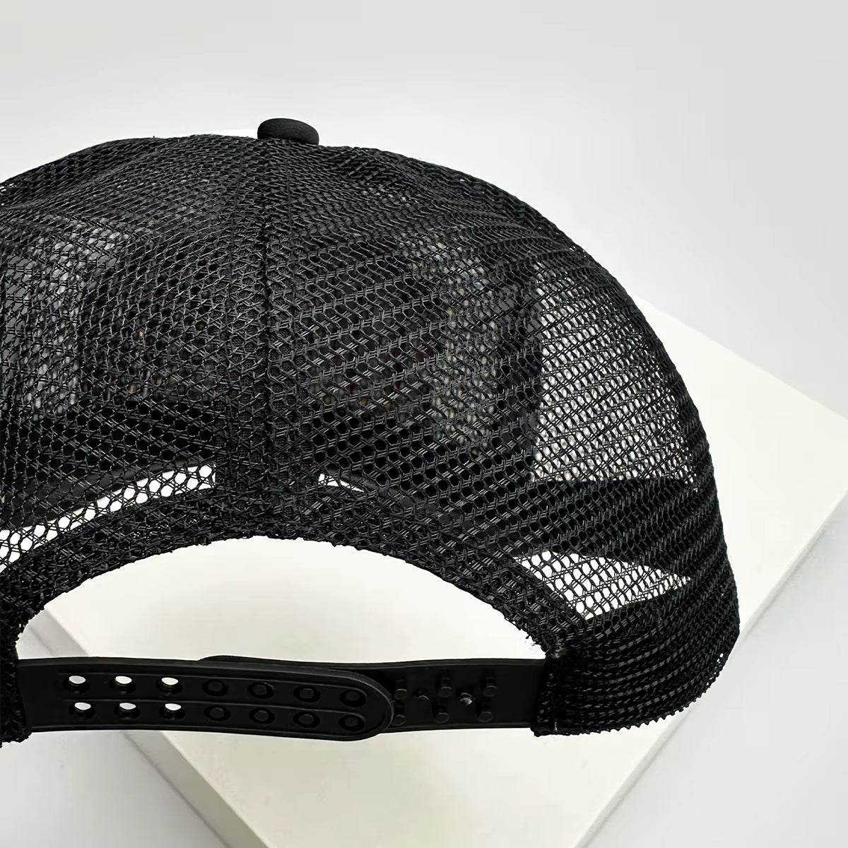 New Unisex Embroidered Badge Letters Baseball Hats Color Block Sunshade Mesh Breathable Trucker Caps Versatile Fashion Personal